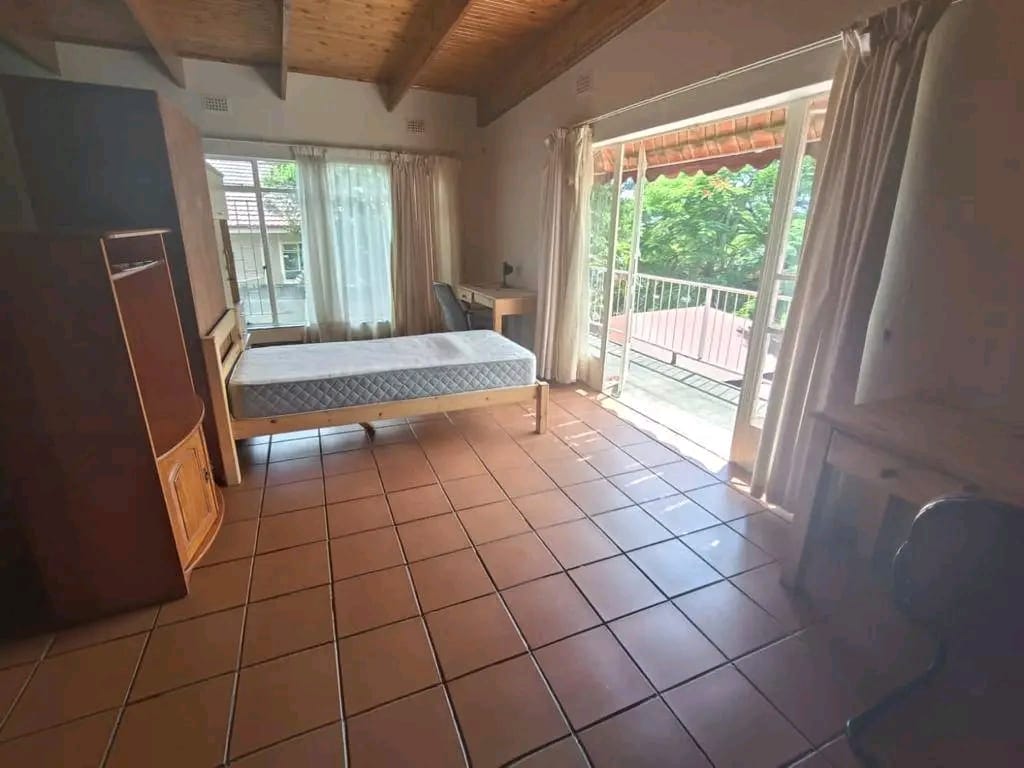 Fully Furnished Bachelor Unit - Stonehenge